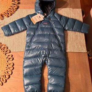 Patagonia Infant Hi- Loft Down Sweater Bunting -Wavy Blue. Includes Matching Hat